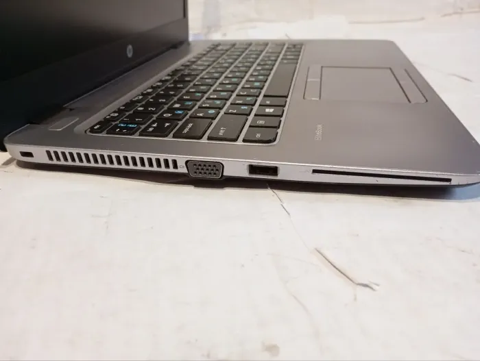 Ультрабук Б-клас HP EliteBook 840 G3 / 14" (1366x768) TN / Intel Core i7-6600U (2 (4) ядра по 2.6 - 3.4 GHz) / 8 GB DDR4 / 240 GB SSD / Intel HD Graphics 520 / WebCam б/в - зображення 4