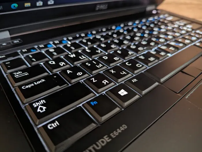 Ноутбук Б-клас Dell Latitude E6440 / 14" (1920x1080) IPS / Intel Core i5-4310M (2 (4) ядра по 2.7 - 3.4 GHz) / 8 GB DDR3 / 240 GB SSD / Intel HD Graphics 4600 / WebCam / Windows 10 б/в - зображення 3