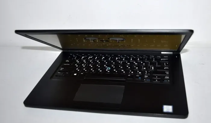 Ультрабук Б-клас Dell Latitude 5490 / 14" (1920x1080) IPS / Intel Core i5-8250U (4 (8) ядра по 1.6 - 3.4 GHz) / 16 GB DDR4 / 512 GB SSD / Intel HD Graphics 620 / WebCam / Windows 11 Pro б/в - зображення 7