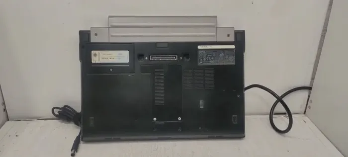 Ноутбук Dell Latitude E4310 / 13.3" (1366x768) TN / Intel Core i5-520M (2 (4) ядра по 2.4 - 2.93 GHz) / 4 GB DDR3 / 250 GB HDD / Intel HD Graphics / WebCam б/в - зображення 7