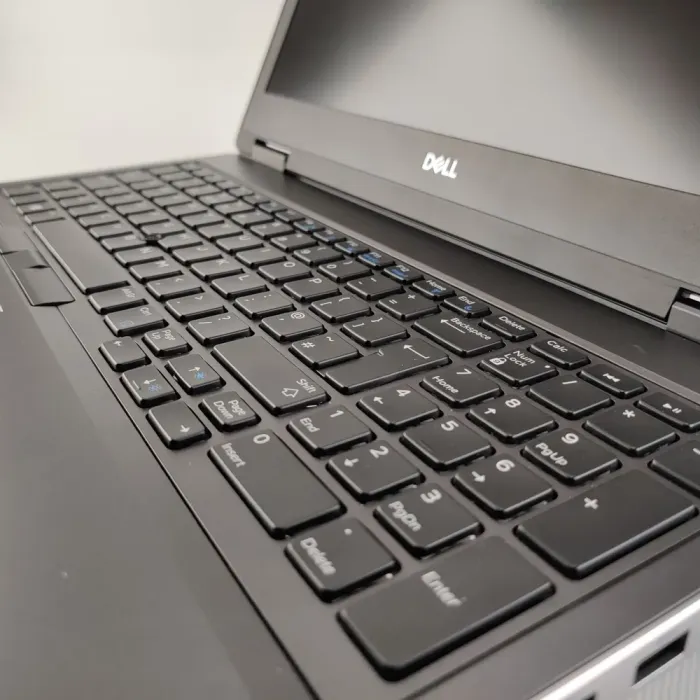 Мобільна робоча станція Dell Precision 7740 / 17.3" (1920x1080) IPS / Intel Core i5-9400H (4 (8) ядра по 2.5 - 4.3 GHz) / 16 GB DDR4 / 240 GB SSD M.2 / nVidia Quadro RTX 3000, 6 GB GDDR6, 192-bit б/в - зображення 3