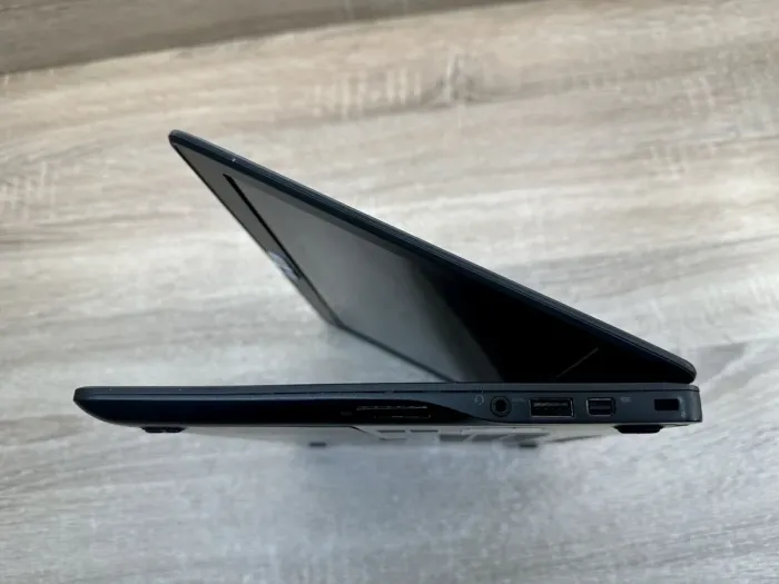 Нетбук Б-клас Dell Latitude E7250 / 12.5" (1366x768) TN / Intel Core i5-5300U (2 (4) ядра по 2.3 - 2.9 GHz) / 8 GB DDR3 / 120 GB SSD / Intel HD Graphics 5500 / WebCam б/в - зображення 5