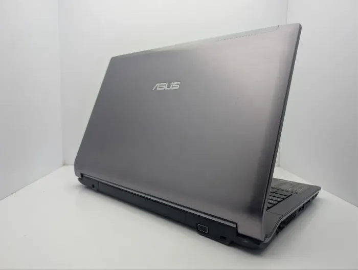 Ноутбук Asus N53S / 15.6" (1366x768) TN / Intel Core i3-2330M (2 (4) ядра по 2.2 GHz) / 8 GB DDR3 / 320 GB HDD / nVidia GeForce GT 540M, 1 GB GDDR3, 128-bit / WebCam / DVD-ROM б/в - зображення 8