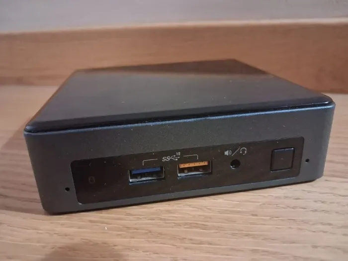 Неттоп Intel NUC NUC8BEK USFF / Intel Core i3-8100T (4 ядра по 3,1 ГГц) / 16 ГБ DDR4 / 256 ГБ SSD / Intel UHD Graphics 630 / USB 3.1 / HDMI / Wi-Fi / Блок живлення в комплекті б/в - зображення 2