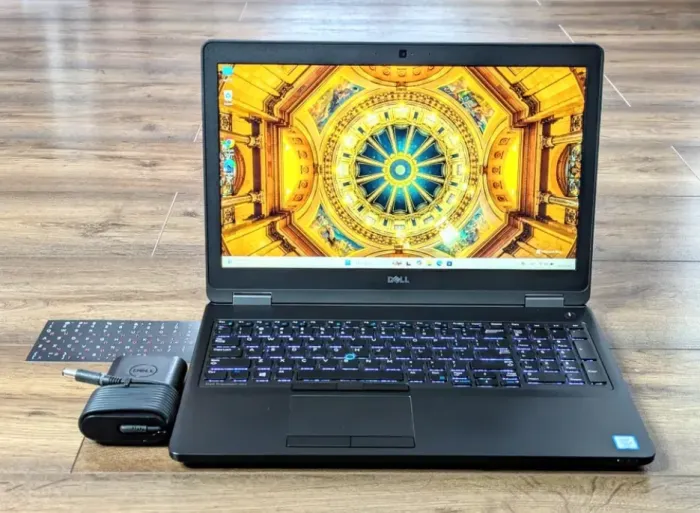 Ігровий ноутбук Dell Precision 3510 / 15.6" (1920x1080) IPS / Intel Core i7-6820HQ (4 (8) ядра по 2.7 - 3.6 GHz) / 8 GB DDR4 / 512 GB SSD / AMD Radeon R9 M360, 2 GB GDDR5, 128-bit / WebCam / Win 11 б/в - зображення 2