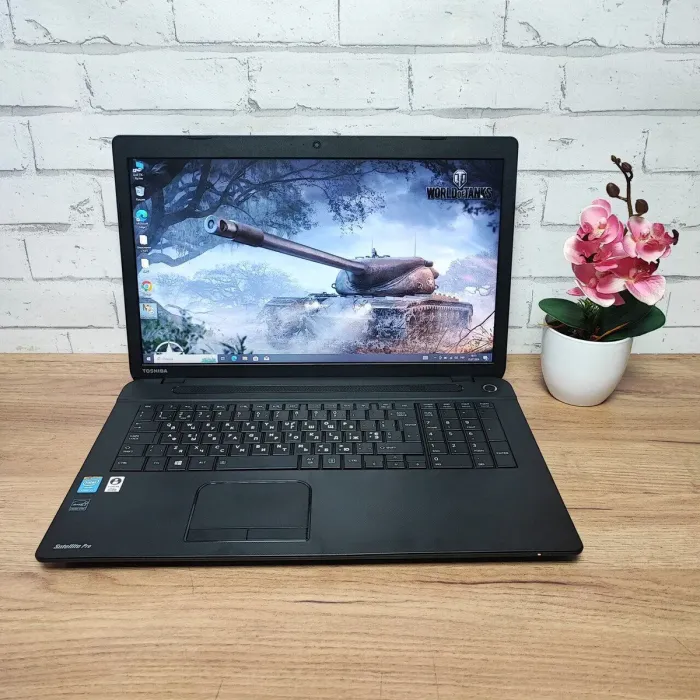 Ноутбук Б-клас Toshiba Satellite C70-B-140 / 17.3" (1600x900) TN / Intel Core i5-4210U (2 (4) ядра по 1.7 - 2.7 GHz) / 8 GB DDR3 / 256 GB SSD / Intel HD Graphics 4400 / WebCam / DVD-ROM б/в - зображення 2