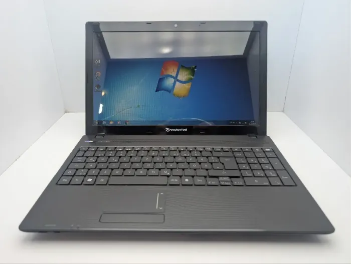 Ноутбук Packard Bell TK85 / 15.6" (1366x768) TN / Intel Pentium P6100 (2 ядра по 2.0 GHz) / 6 GB DDR3 / 500 GB HDD / Intel Graphics / WebCam / DVD-ROM б/в - изображение 2