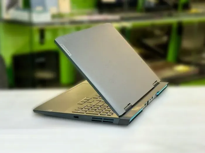 Ігровий ноутбук Lenovo IdeaPad Gaming 3 15IAH7 / 15.6" (1920x1080) IPS / Intel Core i5-12500H (12 (16) ядер по 3.3 - 4.5 GHz) / 16 GB DDR4 / 512 GB SSD / nVidia GeForce RTX 3050 Ti, 4 GB GDDR6, 128-bit / WebCam / Win 11 Home б/в - зображення 6