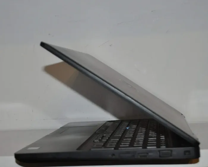 Ультрабук Dell Latitude 5590 / 15.6" (1920x1080) IPS / Intel Core i5-7300U (2 (4) ядра по 2.6 - 3.5 GHz) / 16 GB DDR4 / 256 GB SSD / Intel UHD Graphics 620 / WebCam / Windows 11 Pro б/в - зображення 10