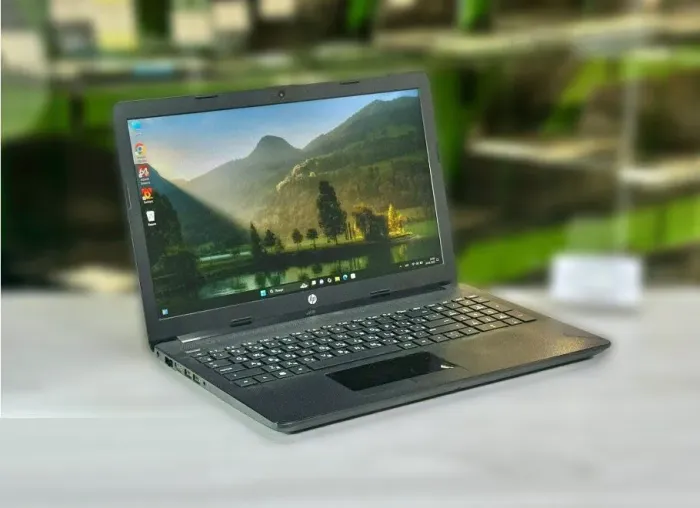 Ноутбук HP 15-da0234ur / 15.6" (1920x1080) IPS / Intel Pentium Silver N5000 (4 ядра по 1.1 - 2.7) / 8 GB DDR4 / 256 GB SSD / nVidia GeForce MX110, 2 GB GDDR5, 64-bit / WebCam / Win 11 Pro б/в - зображення 2