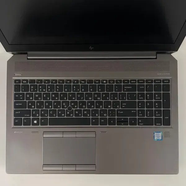 Мобільна робоча станція Б-клас HP ZBook 15 G5 / 15.6" (1920x1080) IPS / Intel Core i7-8850H (6 (12) ядер по 2.6 - 4.3 GHz) / 32 GB DDR4 / 512 GB SSD / nVidia Quadro P1000, 4 GB GDDR5, 256-bit / TouchID / WebCam б/в - зображення 4