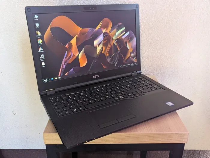 Ноутбук Б-клас Fujitsu LifeBook E458 / 15.6" (1920x1080) TN / Intel Core i5-7200U (2 (4) ядра по 2.5 - 3.1 GHz) / 8 GB DDR4 / 128 GB SSD / Intel HD Graphics 620 / WebCam б/в - зображення 3