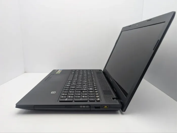 Ноутбук Lenovo G500 / 15.6" (1366x768) TN / Intel Core i3-3110M (2 (4) ядра по 2.4 GHz) / 8 GB DDR3 / 120 GB SSD / Intel HD Graphics 4000 / WebCam / DVD-ROM б/в - зображення 5