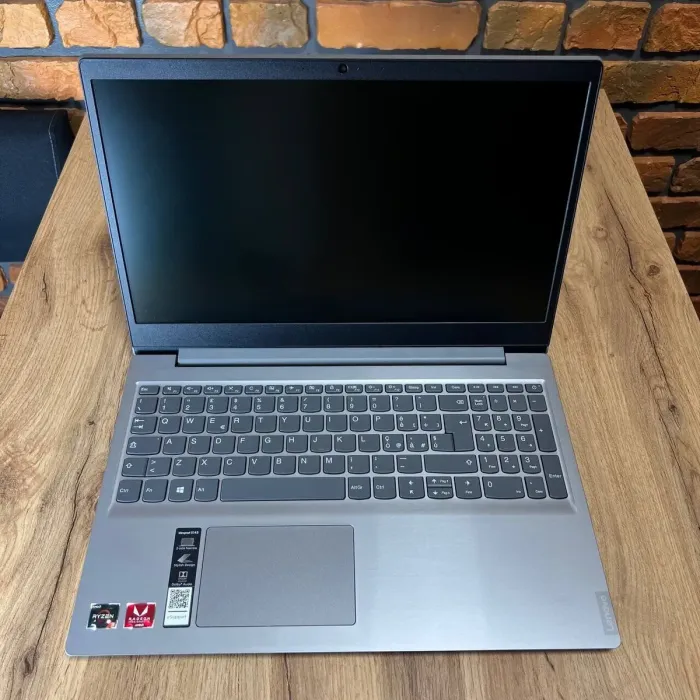 Ультрабук Lenovo IdeaPad S145-15API / 15.6" (1920x1080) IPS / AMD Ryzen 3 3200U (2 (4) ядра по 2.6 - 3.5 GHz) / 8 GB DDR4 / 256 GB SSD / AMD Radeon Vega 3 Graphics / WebCam б/в - зображення 2