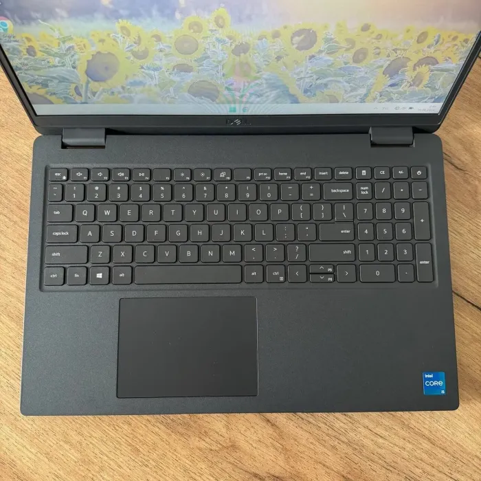 Ноутбук Б-клас Dell Latitude 3520 / 15.6" (1366x768) TN / Intel Core i5-1135G7 (4 (8) ядра по 2.4 - 4.2 GHz) / 8 GB DDR4 / 256 GB SSD / Intel Iris Xe Graphics / WebCam б/в - зображення 7