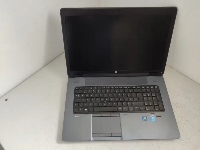 Мобільна робоча станція HP ZBook 17 G1 / 17.3" (1920x1080) TN / Intel Core i7-4900MQ (4 (8) ядра по 2.8 - 3.8 GHz) / 32 GB DDR3 / 256 GB SSD / nVidia Quadro K610M, 1 GB GDDR5, 64-bit / WebCam / DVD-ROM б/в - зображення 2