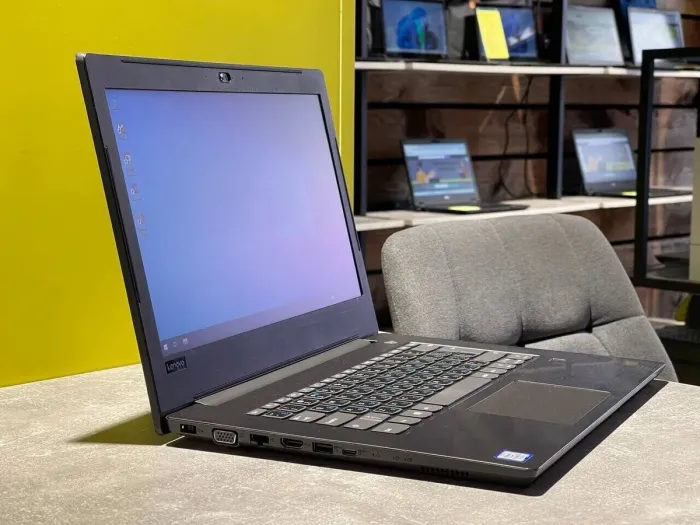 Ноутбук Lenovo V330-14IKB / 14" (1920x1080) TN / Intel Core i5-8250U (4 (8) ядра по 1.6 - 3.4 GHz) / 16 GB DDR4 / 480 GB SSD / Intel UHD Graphics 620 / WebCam б/в - зображення 3