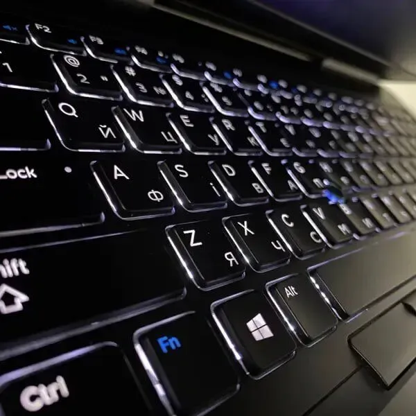 Мобільна робоча станція Dell Precision 7520 / 15.6" (1920x1080) IPS / Intel Core i7-6920HQ (4 (8) ядра по 2.9 - 3.8 GHz) / 16 GB DDR4 / 128 GB SSD + 1000 GB HDD / nVidia Quadro M2200, 4 GB GDDR5, 128-bit / WebCam / HDMI б/в - зображення 6