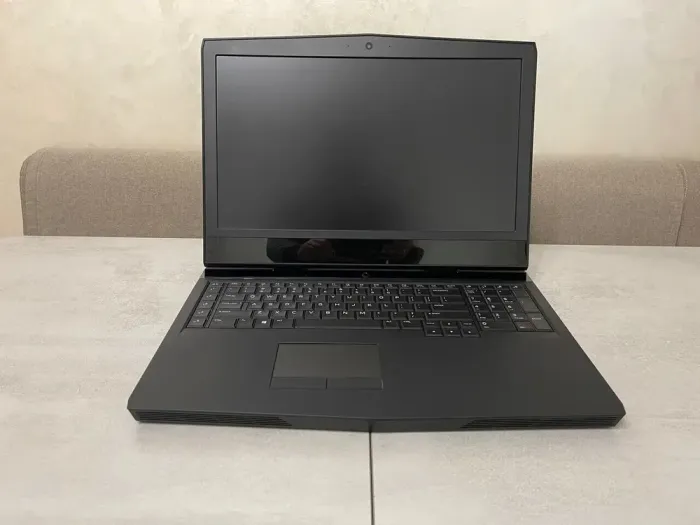 Ігровий ноутбук Dell Alienware 17 R5 / 17.3" (1920x1080) IPS / Intel Core i7-8750H (6 (12) ядер по 2.2 - 4.1 GHz) / 16 GB DDR4 / 512 GB SSD M.2 + 1000 GB HDD / nVidia GeForce GTX 1070, 8 GB GDDR5, 256-bit / WebCam б/в - зображення 3