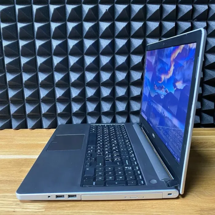 Ноутбук Б-клас Dell Inspiron 5558 / 15.6" (1366x768) TN / Intel Core i5-5200U (2 (4) ядра по 2.2 - 2.7 GHz) / 8 GB DDR3 / 128 GB SSD / Intel HD Graphics 5500 / WebCam / HDMI б/в - зображення 2