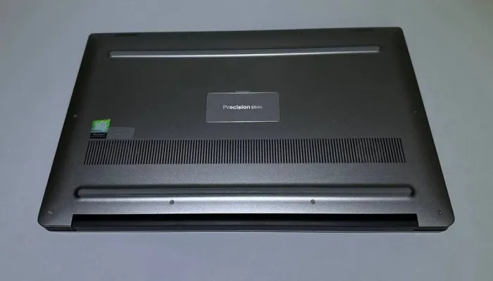 Мобільна робоча станція Dell Precision 5540 / 15.6" (1920x1080) IPS / Intel Core i9-9980HK (8 (16) ядер по 2.4 - 5.0 GHz) / 32 GB DDR4 / 512 GB SSD / nVidia Quadro T2000, 4 GB GDDR5, 128-bit / WebCam б/в - зображення 5