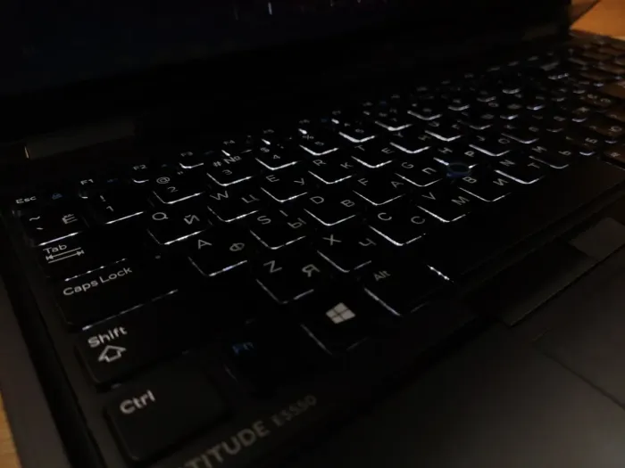 Ноутбук Б-клас Dell Latitude E5550 / 15.6" (1366x768) TN Touch / Intel Core i5-5300U (2 (4) ядра по 2.3 - 2.9 GHz) / 8 GB DDR3 / 256 GB SSD / Intel HD Graphics 5500 / WebCam / Windows 10 б/в - зображення 8