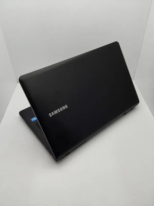 Ноутбук Samsung 350V / 17.3" (1600x900) TN / Intel Core i5-3210M (2 (4) ядра по 2.5 - 3.1 GHz) / 6 GB DDR3 / 500 GB HDD / AMD Radeon HD 7670M, 1 GB DDR3, 128-bit / WebCam б/в - зображення 8