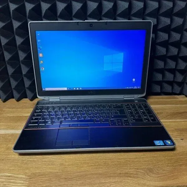 Ноутбук Dell Latitude E6520 / 15.6" (1600x900) TN / Intel Core i5-2540M (2 (4) ядра по 2.6 - 3.3 GHz) / 8 GB DDR3 / 128 GB SSD / Intel HD Graphics 3000 / WebCam б/в - зображення 2