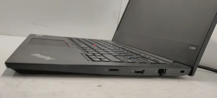 Ультрабук Lenovo ThinkPad E490 / 14" TN / Core i3-8145U (2(4) ядра по 2.1-3.9GHz) / 8GB DDR4 / 256GB SSD / UHD Graphics / WebCam б/в - зображення 5