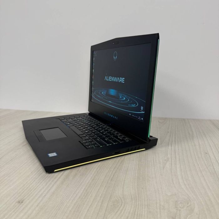 Ігровий ноутбук Б-клас Dell Alienware 15 R3 / 15.6" (1920x1080) IPS / Intel Core i7-7700HQ (4 (8) ядра по 2.8 - 3.8 GHz) / 16 GB DDR4 / 128 GB SSD M.2 + 1000 GB HDD / nVidia GeForce GTX 1060, 6 GB GDDR5, 192-bit / WebCam б/в - зображення 5