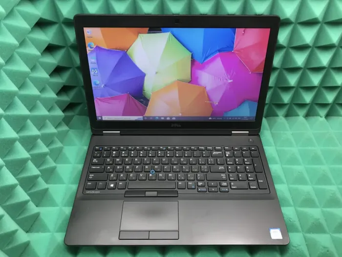 Ноутбук Б-клас Dell Latitude E5570 / 15.6" TN / Core i5-6440HQ (4 ядра по 2.6-3.5GHz) / 8GB DDR4 / 256GB SSD / HD Graphics 530 / WebCam / HDMI / Win 10 б/в - зображення 2