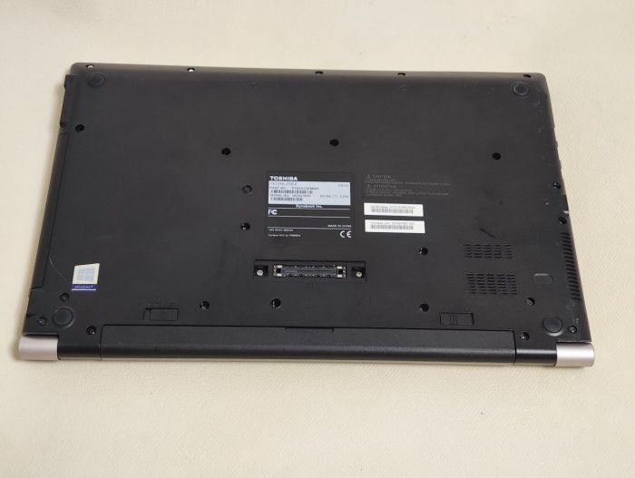 Ноутбук Toshiba Tecra Z50-E / 15.6" (1366x768) TN / Intel Core i5-7300U (2 (4) ядра по 2.6 - 3.5 GHz) / 8 GB DDR4 / 256 GB SSD / Intel HD Graphics 620 / WebCam б/в - зображення 8