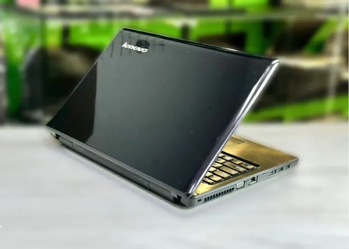 Ноутбук Б-клас Lenovo IdeaPad G570 / 15.6" (1366x768) TN / Intel Core i5-2430M (2 (4) ядра по 2.4 - 3.0 GHz) / 8 GB DDR3 / 256 GB SSD / AMD Radeon HD 6370M, 1 GB GDDR3, 128-bit / WebCam / DVD-RW б/в - зображення 4