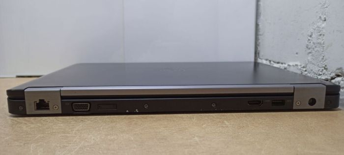 Ультрабук Б-клас Dell Latitude E5470 / 14" (1920x1080) IPS / Intel Core i5-6440HQ (4 ядра по 2.6 - 3.5 GHz) / 8 GB DDR4 / 240 GB SSD / Intel HD Graphics 530 / WebCam / Win 10 Pro б/в - зображення 6
