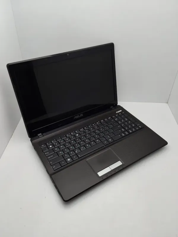 Ноутбук Asus K53 / 15.6" (1366x768) TN / AMD E-450 (2 ядра по 1.65 GHz) / 6 GB DDR3 / 500 GB HDD / AMD Radeon HD 6400M, 1 GB DDR3, 64-bit / WebCam б/в - зображення 3