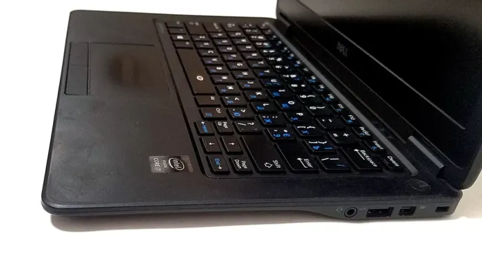 Нетбук Dell Latitude E7250 / 12.5" (1366x768) TN / Intel Core i7-5600U (2 (4) ядра по 2.6 - 3.2 GHz) / 8 GB DDR3 / 180 GB SSD / Intel HD Graphics 5500 / WebCam / Win 10 Pro б/в - зображення 4