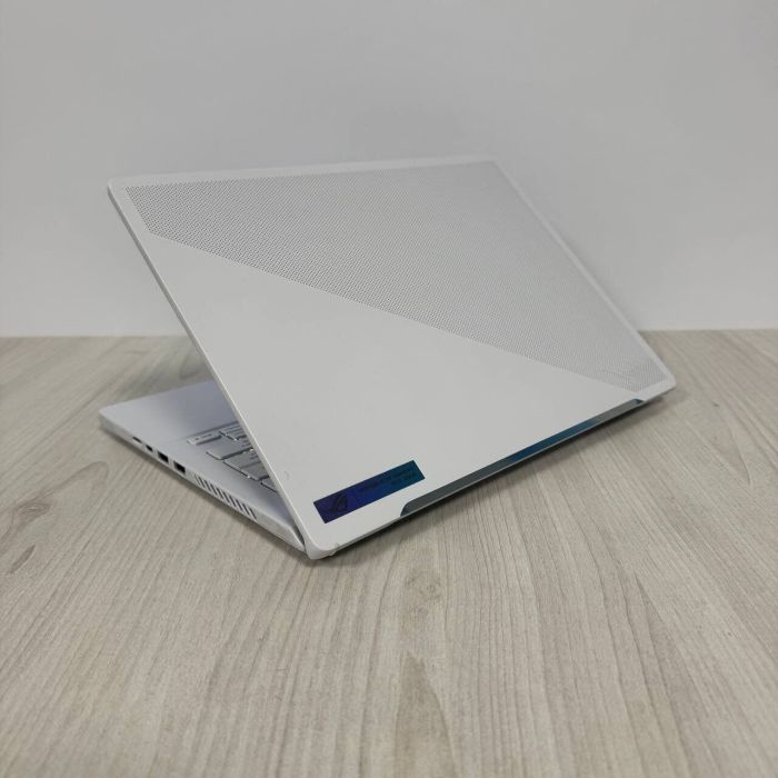 Ігровий ультрабук Asus ROG Zephyrus G14 GA402XY / 14" (2560x1600) IPS / AMD Ryzen 9 7940HS (8 (16) ядер по 4.0 - 5.2 GHz) / 32 GB DDR5 / 1000 GB SSD NVMe / nVidia GeForce RTX 4090, 16 GB GDDR6, 256-bit / WebCam б/в - зображення 6