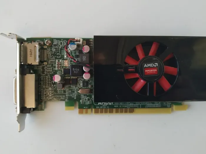 Дискретна відеокарта AMD Radeon R7 350X, 4 GB GDDR3, 128-bit / 1x DVI, 1x DisplayPort / Для корпусів форм-фактора Tower б/в - зображення 3