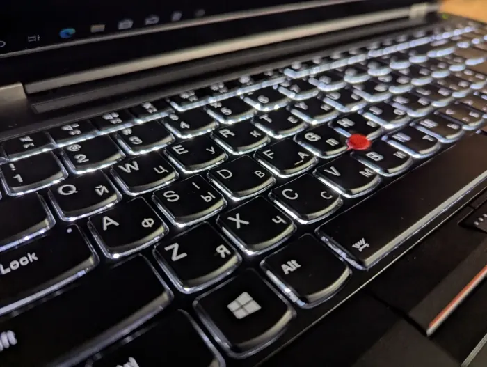 Мобільна робоча станція Lenovo ThinkPad P51 / 15,6" (1920x1080) IPS / Intel Xeon E3-1505M v6 (4 (8) ядра по 3.0 - 4.0 GHz) / 32 GB DDR4 / 512 GB SSD / nVidia Quadro M2200, 4 GB GDDR5, 128-bit / WebCam / TouchID / Windows 10 б/в - зображення 6