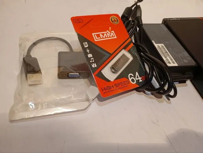 Неттоп Lenovo ThinkCentre M700 Tiny USFF / Intel Core i5-6500T (4 ядра по 2.5 - 3.1 GHz) / 8 GB DDR4 / 256 GB SSD / Intel HD Graphics 530 + USB-флешка 64 GB б/в - зображення 6