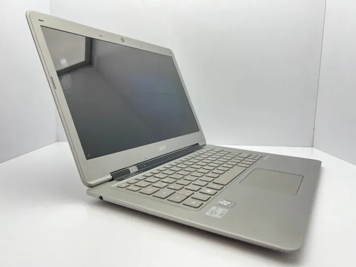 Ультрабук Acer Aspire S3 / 13.3" (1366x768) TN / Intel Core i5-2467M (2 (4) ядра по 1.6 - 2.3 GHz) / 4 GB DDR3 / 120 GB SSD / Intel HD Graphics 3000 / WebCam б/в - зображення 3