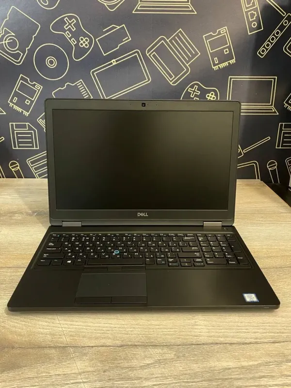 Ультрабук Б-клас Dell Latitude 5590 / 15.6" (1920x1080) TN / Intel Core i5-8350U (4 (8) ядра по 1.7 - 3.6 GHz) / 8 GB DDR4 / 256 GB SSD / Intel UHD Graphics 620 / WebCam / Win 10 б/в - зображення 2