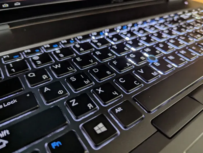 Мобільна робоча станція Dell Precision 7740 / 17.3" (1920x1080) IPS / Intel Core i5-9400H (4 (8) ядра по 2.5 - 4.3 GHz) / 32 GB DDR4 / 480 GB SSD / nVidia Quadro RTX 3000, 6 GB GDDR6, 192-bit / TouchID / Windows 10 б/в - зображення 6