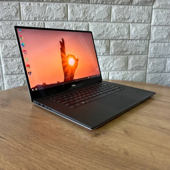 Мобільна робоча станція Б-клас Dell Precision 5540 / 15.6" (3840x2160) IPS Touch / Intel Xeon E-2276M (6 (12) ядер по 2.8 - 4.7 GHz) / 16 GB DDR4 / 512 GB SSD / nVidia Quadro T1000, 4 GB GDDR5, 128-bit / WebCam б/в - зображення 4