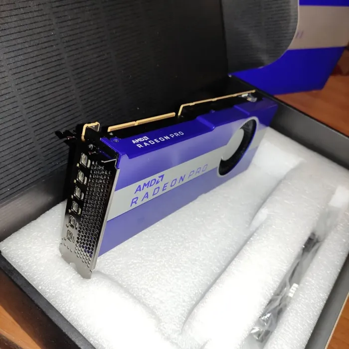 Дискретна відеокарта AMD Radeon Pro VII, 16 GB HBM2, 4096-bit / 6x miniDP б/в - зображення 2