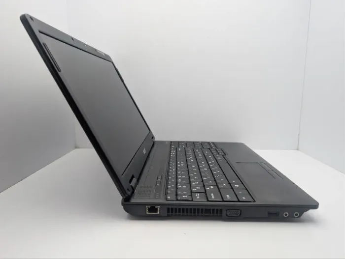 Ноутбук Acer Extensa 5635G / 15.6" (1366x768) TN / Intel Core 2 Duo T6600 (2 ядра по 2.2 GHz) / 6 GB DDR3 / 500 GB HDD / Intel Graphics / WebCam / DVD-ROM / Без АКБ б/в - зображення 4
