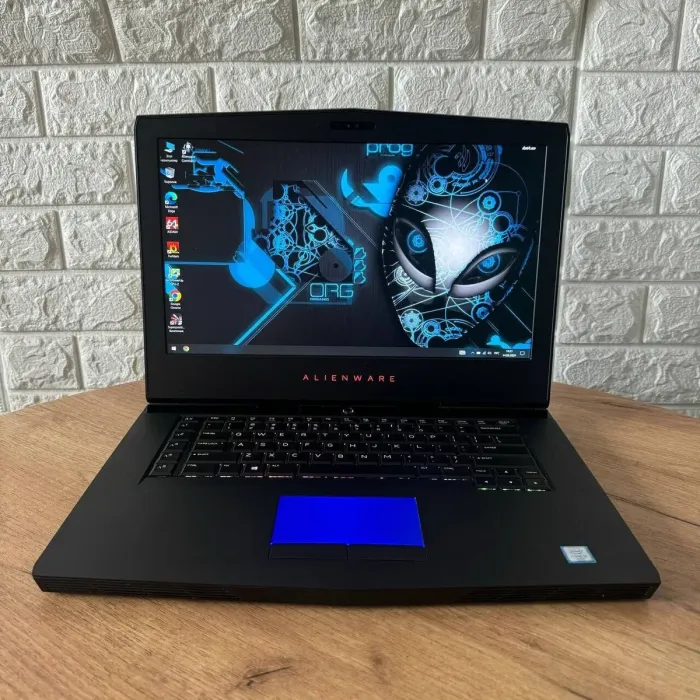 Ігровий ноутбук Б-клас Dell Alienware 15 R3 / 15.6" (1920x1080) IPS / Intel Core i5-6300HQ (4 ядра по 2.3 - 3.2 GHz) / 16 GB DDR4 / 128 GB SSD M.2 + 1000 GB HDD / nVidia GeForce GTX 1060, 6 GB GDDR5, 192-bit / WebCam б/в - зображення 2