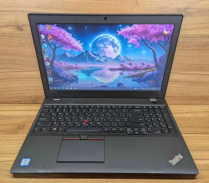 Ноутбук Lenovo ThinkPad T560 / 15.6" (1366x768) TN / Intel Core i5-6300U (2 (4) ядра по 2.4 - 3.0 GHz) / 8 GB DDR3 / 240 GB SSD / Intel HD Graphics 520 / WebCam / Windows 10 б/в - зображення 2