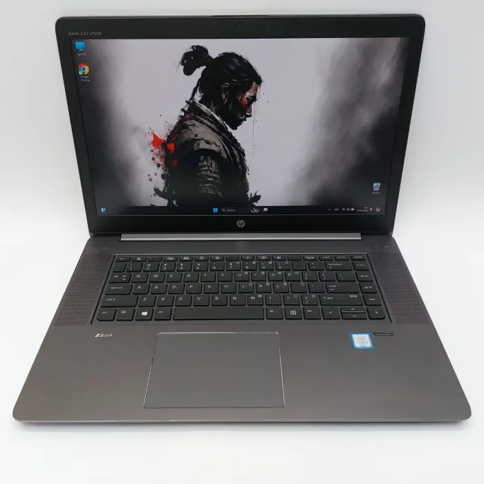 Мобільна робоча станція HP ZBook Studio G3 / 15.6" (1920x1080) IPS / Intel Core i7-6700HQ (4 (8) ядра по 2.6 - 3.5 GHz) / 16 GB DDR4 / 512 GB SSD / nVidia Quadro M1000M, 4 GB DDR5, 128-bit / WebCam б/в - зображення 2