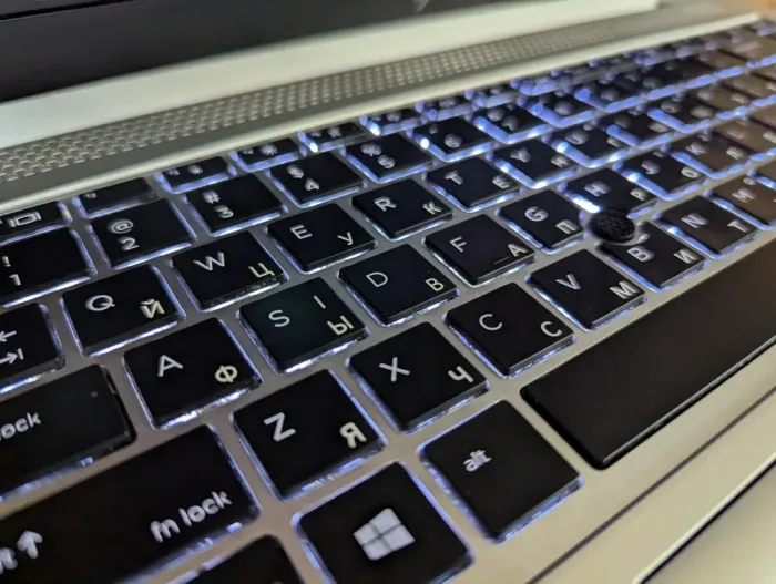 Ультрабук HP EliteBook 840 G5 / 14" (1920x1080) IPS / Intel Core i5-7200U (2 (4) ядра по 2.5 - 3.1 GHz) / 8 GB DDR4 / 256 GB SSD / Intel UHD Graphics 620 / WebCam / Fingerprint / Windows 10 б/в - зображення 6